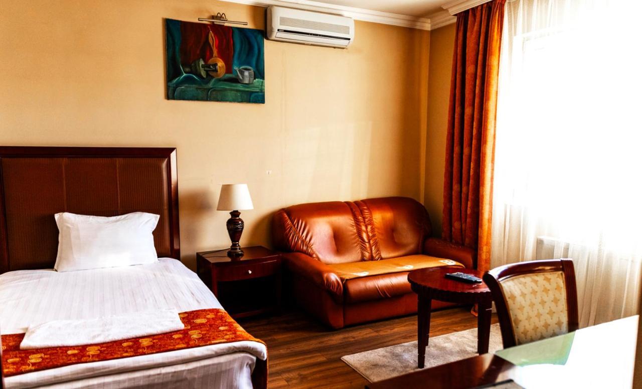 Boutique Hotel Igmas, Prishtina Pristina Exterior foto