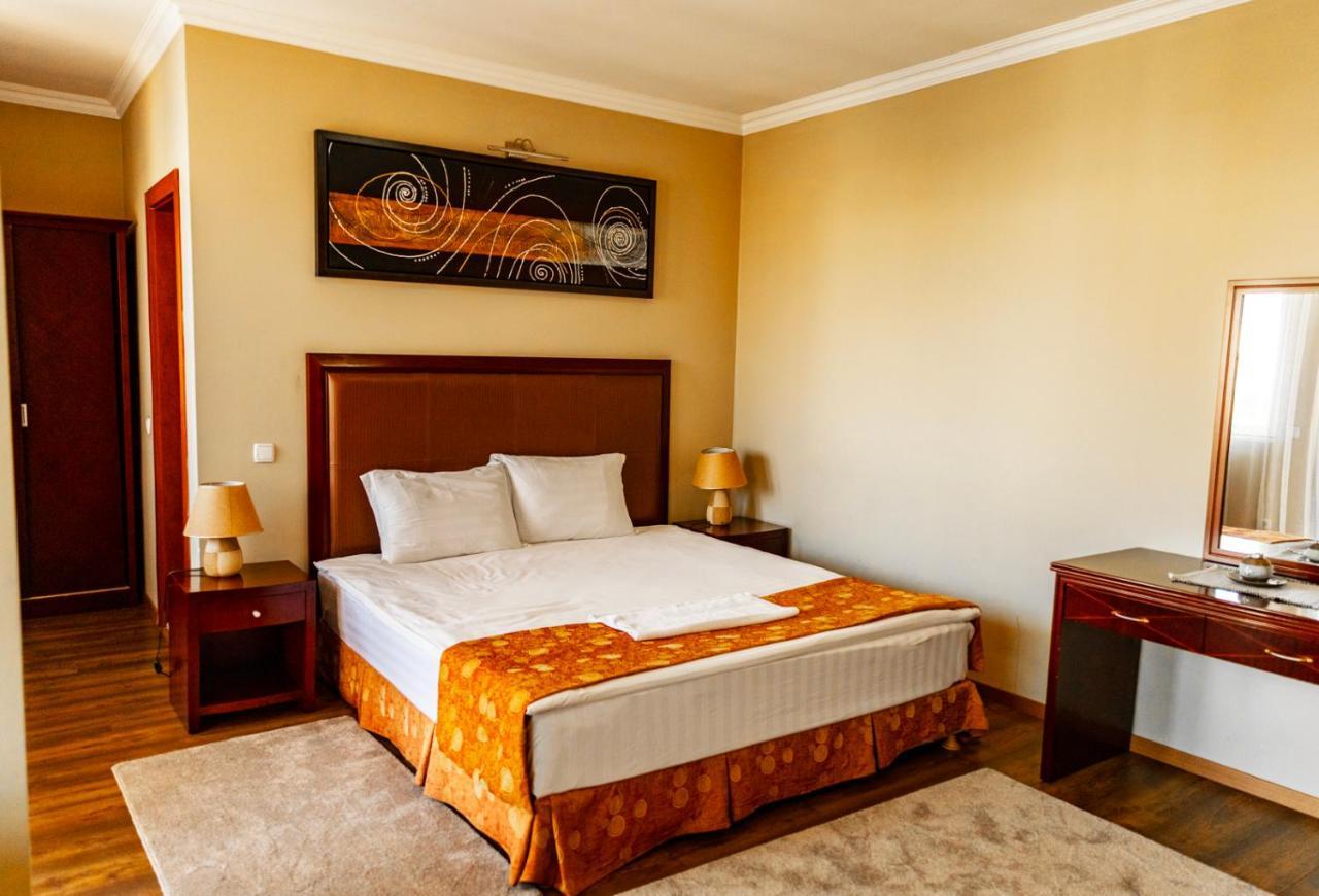 Boutique Hotel Igmas, Prishtina Pristina Exterior foto