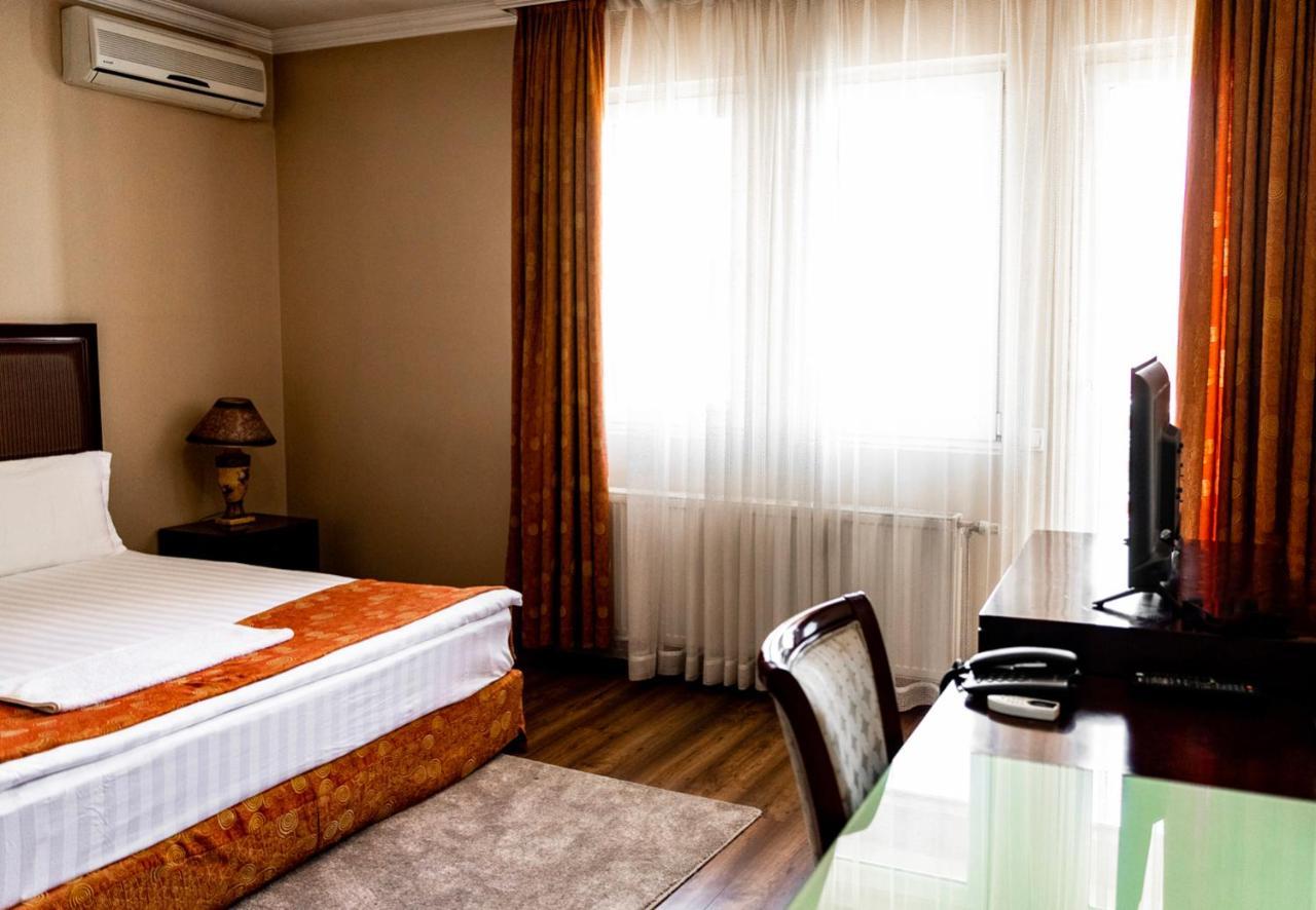 Boutique Hotel Igmas, Prishtina Pristina Exterior foto
